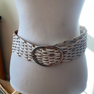 Calvin Klein plus Sz 1X white w/shimmery tan belt